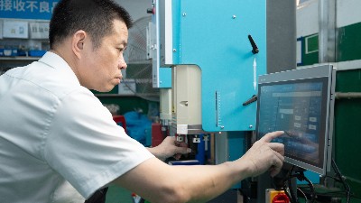 灵科超声波焊接技术如何重塑车顶遮阳板焊接 灵科超声波焊接技术如何重塑车顶遮阳板焊接