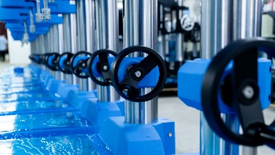 当别家都在减配时，这家公司为何坚持给手柄“增重”？