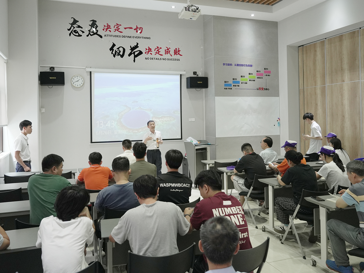 理论+实操丨<i style='color:red'>灵科工程师</i>手把手教华耀轻松使用伺服超声波焊接机！