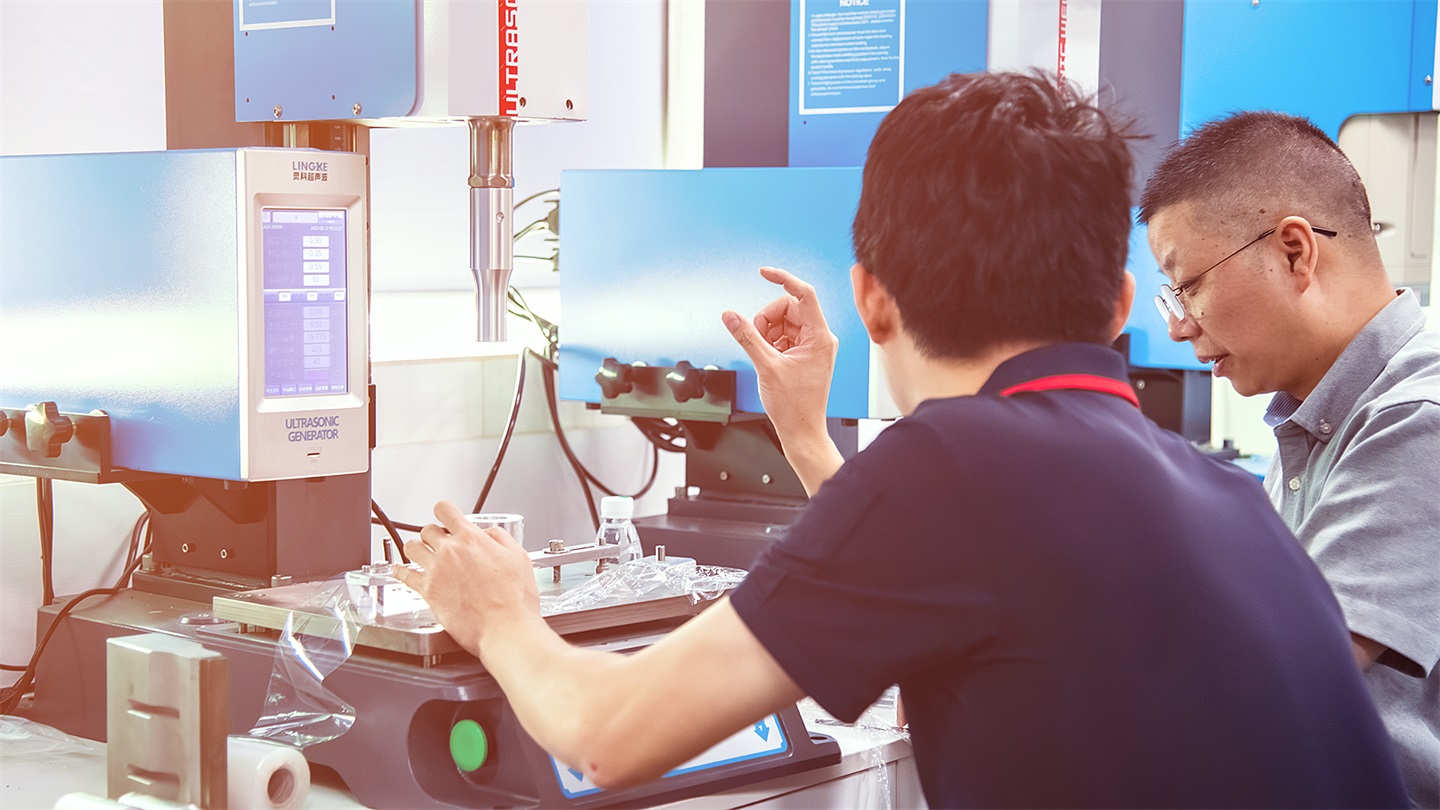 杜肯Dukane超声波焊接机换能器发热严重？灵科超声波三步解决