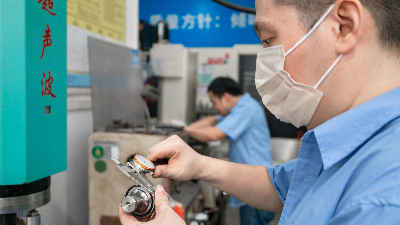 如何解决必能信BRANSON超声波焊接机控制面板无显示问题？